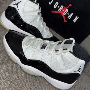 Nike Air Jordan 11 Retro Box in Black and White